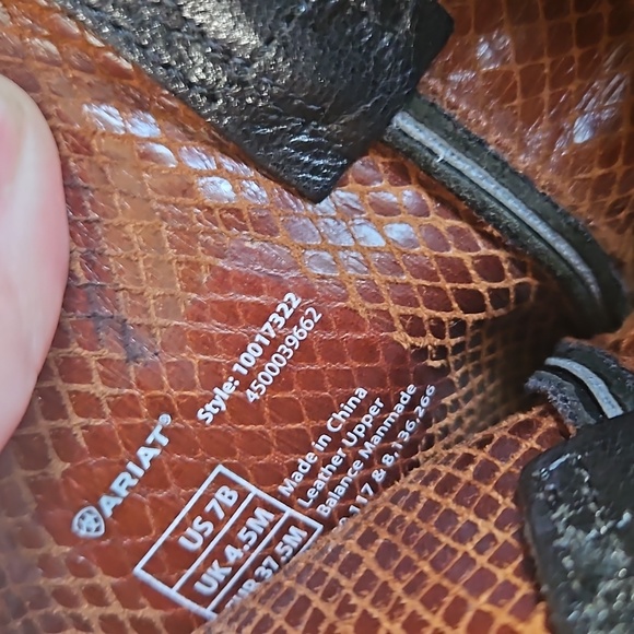 ARIAT Snip Toe Black Boots - Picture 11 of 16